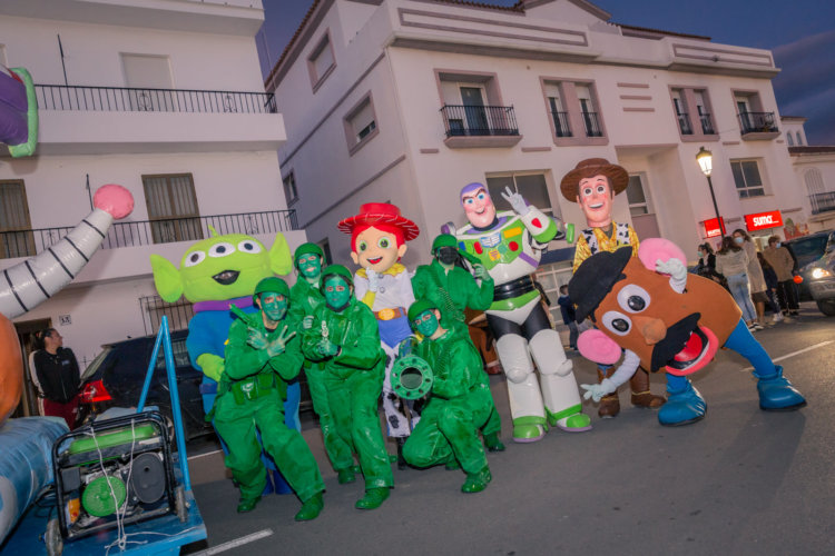 Pasacalles Toy Story y Serpentinas para la cabalgata de Manilva