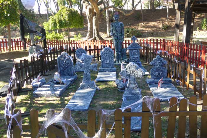 Decoración-para-halloween-de-cementerio-viviente
