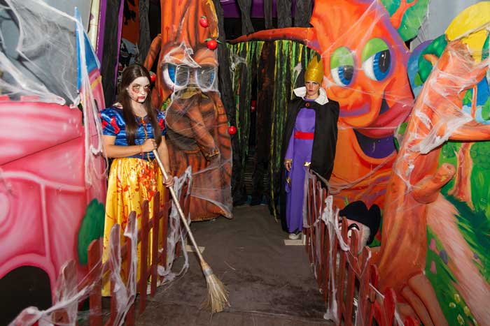 Escenas tenebrosas de Disney en el sendero tenebroso de Halloween de Marbella