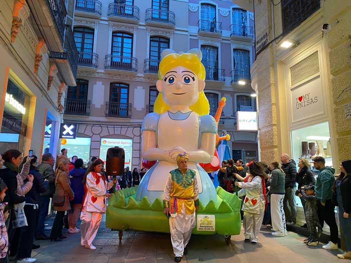 Fiesta de Carnaval en la calle Larios de Málaga