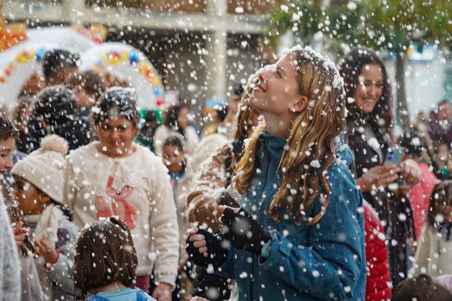 Talleres navideños y nieve artificial en Moguer 4